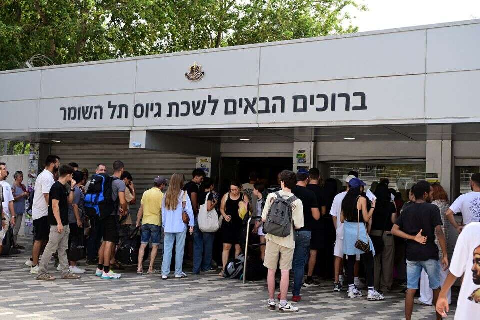 לשכת גיוס בתל השומר , .
