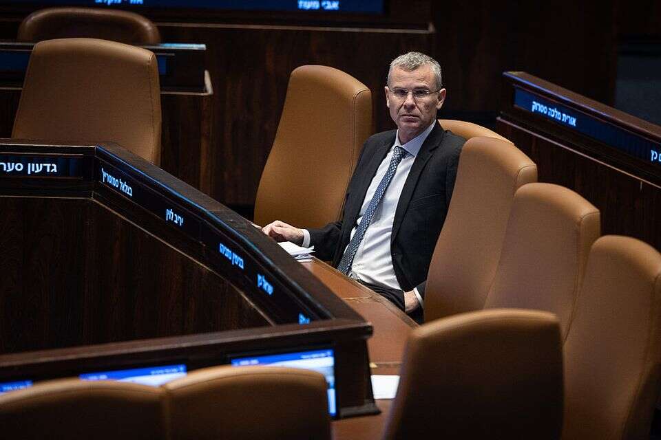 השר יריב לוין , אורן בן חקון