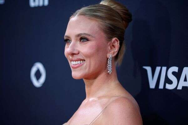 סקרלט ג'והנסון בפסטיבל הקולנוע של טורונטו, 8 בספטמבר, 2025 , REUTERS/Carlos Osorio