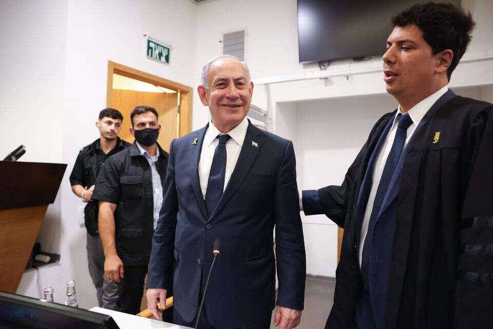רה"מ נכנס לאולם הדיונים , מוטי מילרוד