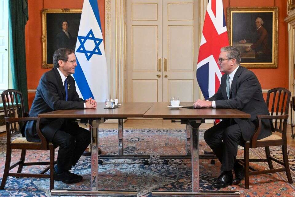 הרצוג ורה"מ בריטניה. "השחרור המיידי והבלתי מותנה של החטופים הוא צורך הומניטרי והצעד הראשון והיחיד בדרך לשלום" , קובי גדעון/לע״מ