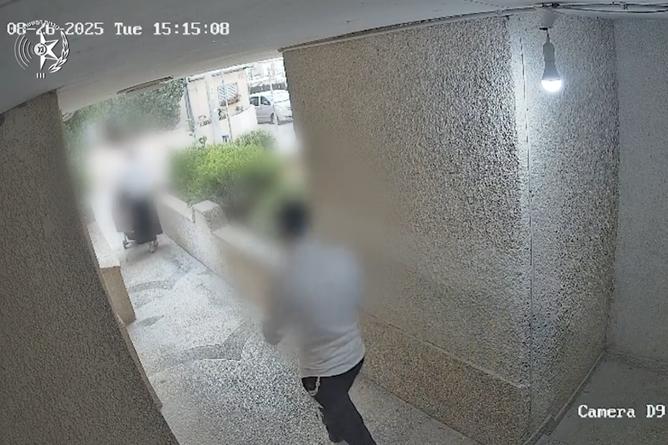 "תעצום את העיניים ותקבל סוכריה": בחור חרדי ניסה לפתות ילדים קטנים בבני ברק , דוברות המשטרה