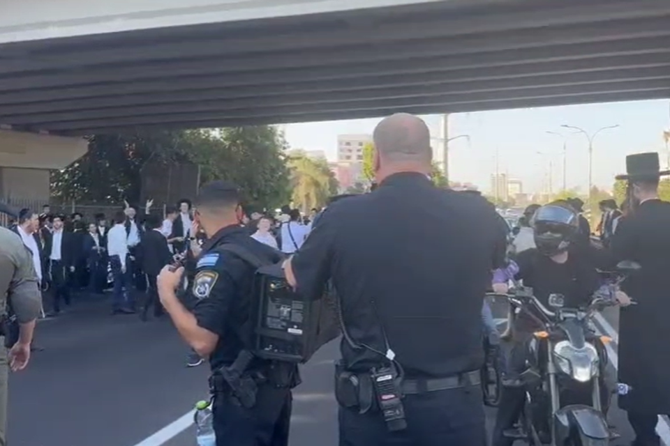 מפגינים חרדים על כביש 4 , דוברות המשטרה