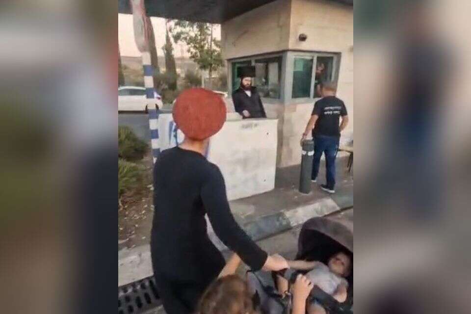 שושנה נאלצת עם עגלת תינוק לצעוד לתוך ביתר עילית , ללא