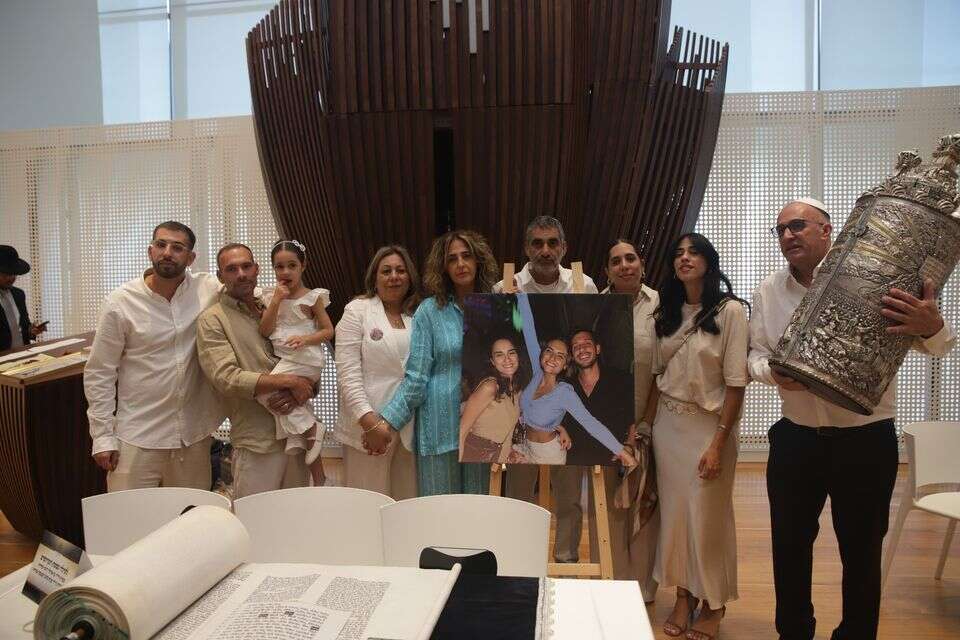 מתוך טקס סיום כתיבת ספר התורה , שני אבני