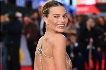 שמלה שקופה: מרגו רובי מבריקה בלונדון עם ארמני