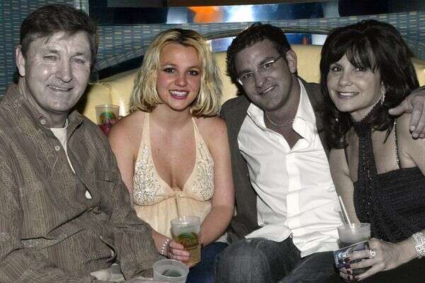 משפחת ספירס בימים הטובים: אמא לין (מימין), האח בריאן, בריטני ספירס, ואביה ג'יימי , Getty Images