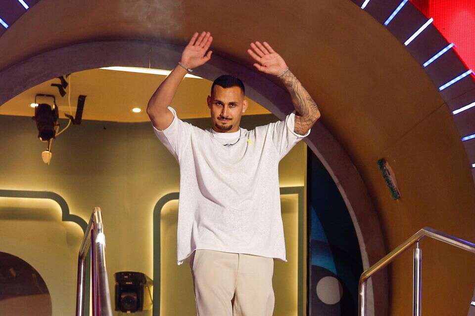 Joining the trend: Erez Isakov "really likes older women"