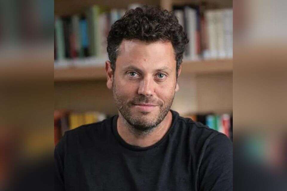 אלי ביז'אווי , ללא