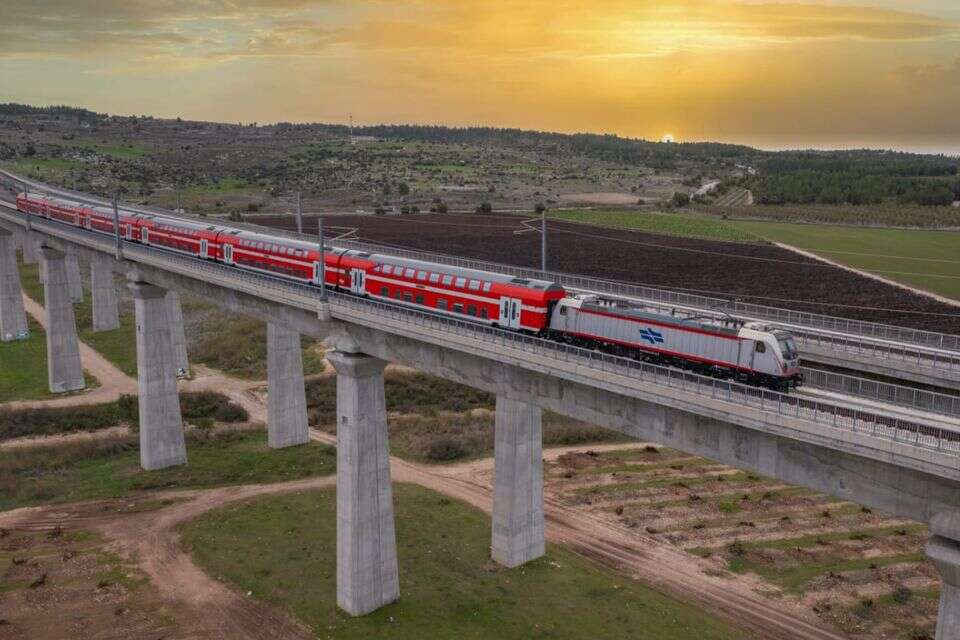 בשורה לתושבי הדרום: אחרי שנה של השבתה – הרכבת חוזרת לפעול עם קווים חשמליים , טל הפקות וידיאו