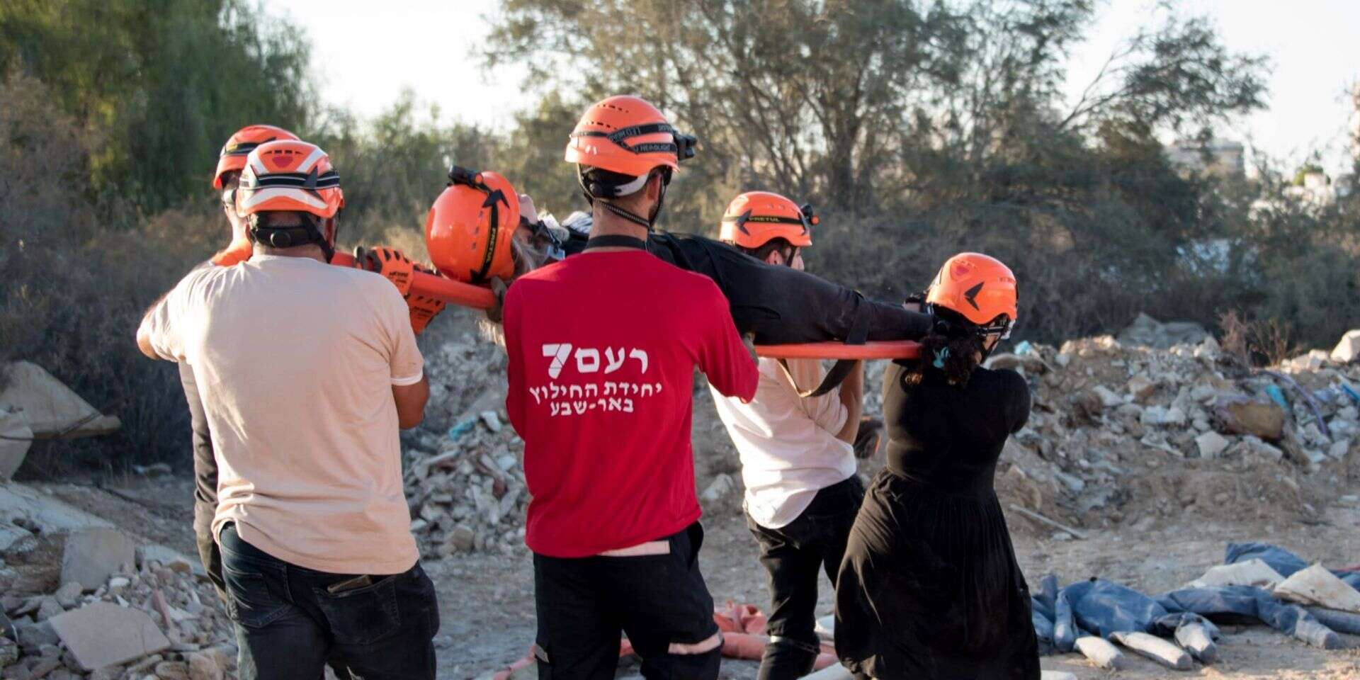 "סמל של אחדות". מתנדבי רע"ם 7 , נעמי גרשקוביץ ומתנאל בושרי