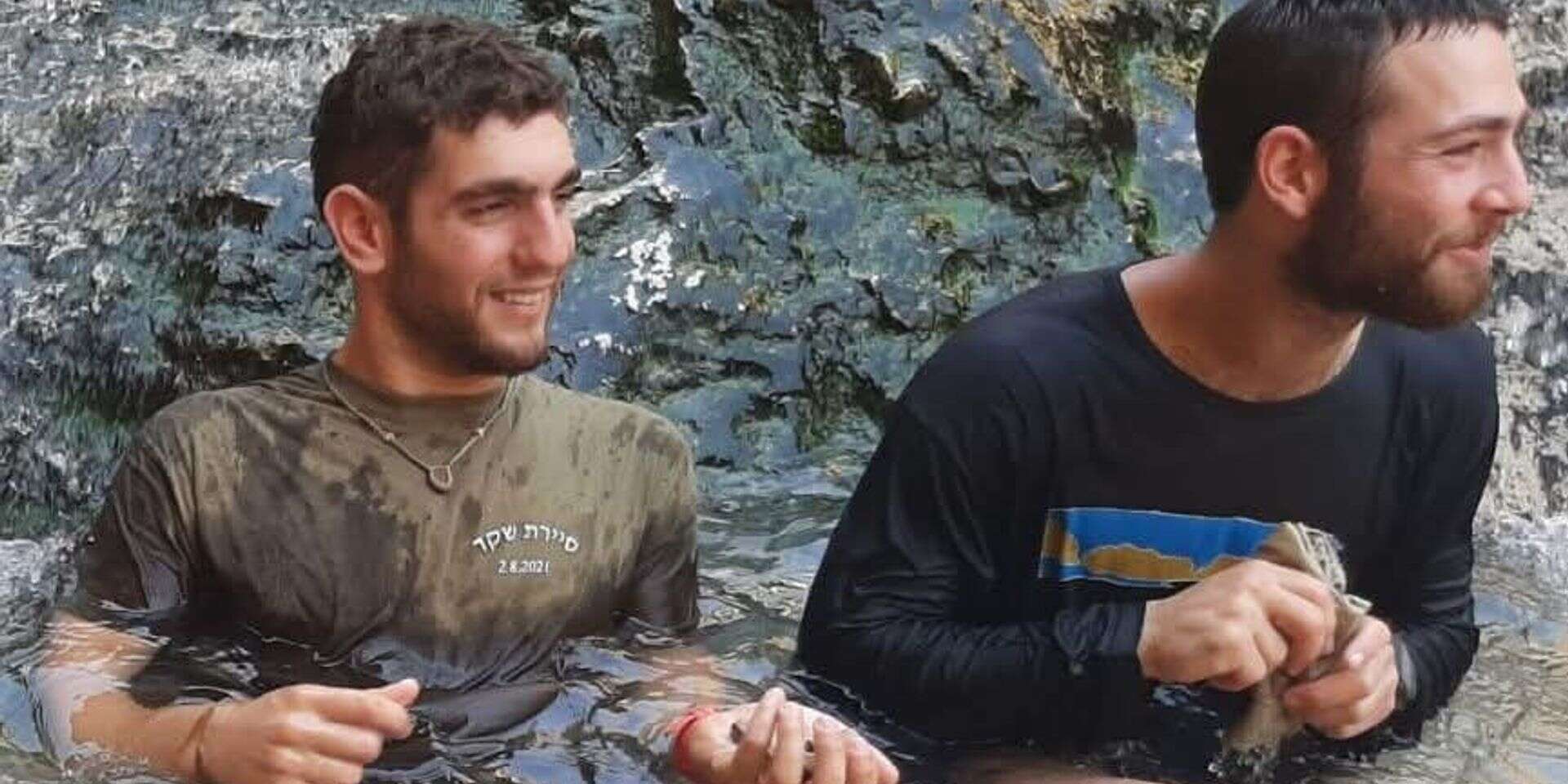 ערן שלם ז"ל מימין, עם חברו רגב עמר ז"ל , .