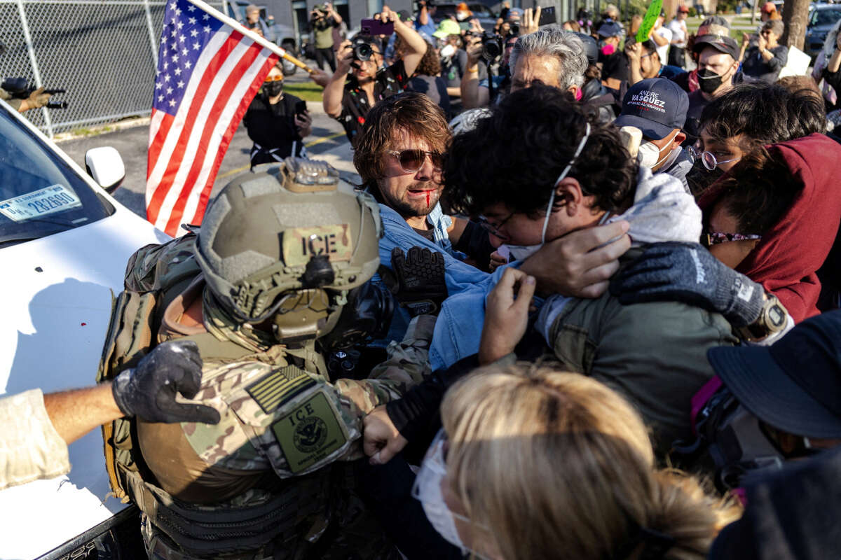 דווקא משטרת ההגירה: פרופסור מהרווארד נעצר - לאחר שירה סמוך לבית כנסת