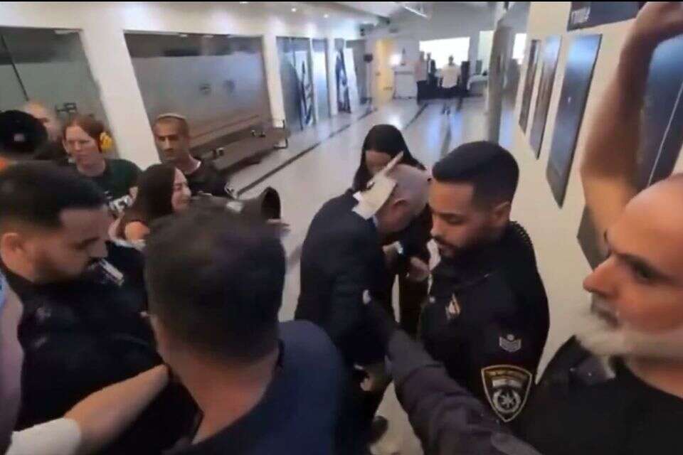 אלי דלל לאחר שנפל וקם , משנים כיוון