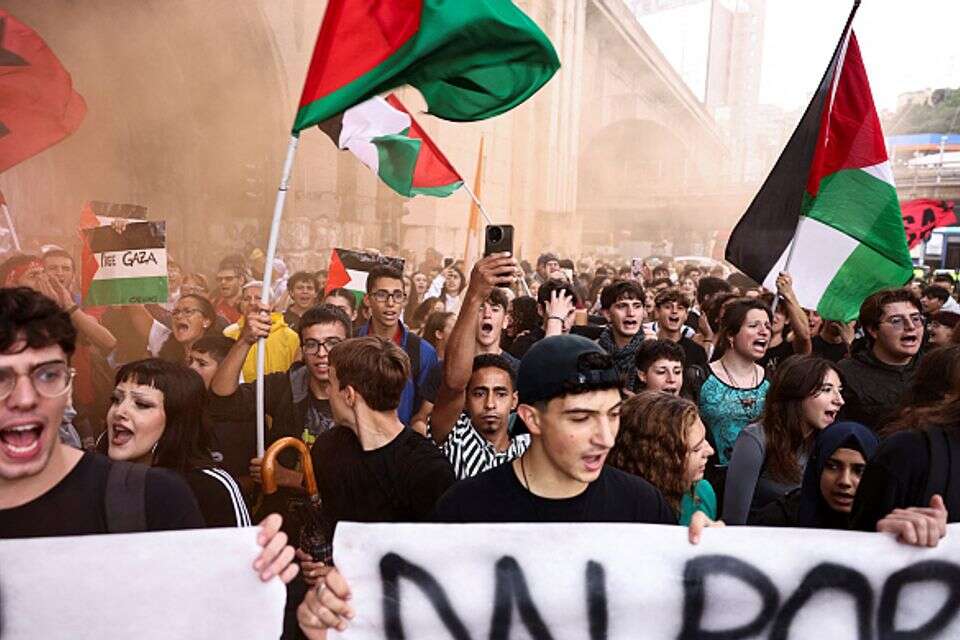 הפגנות באיטליה , רויטרס