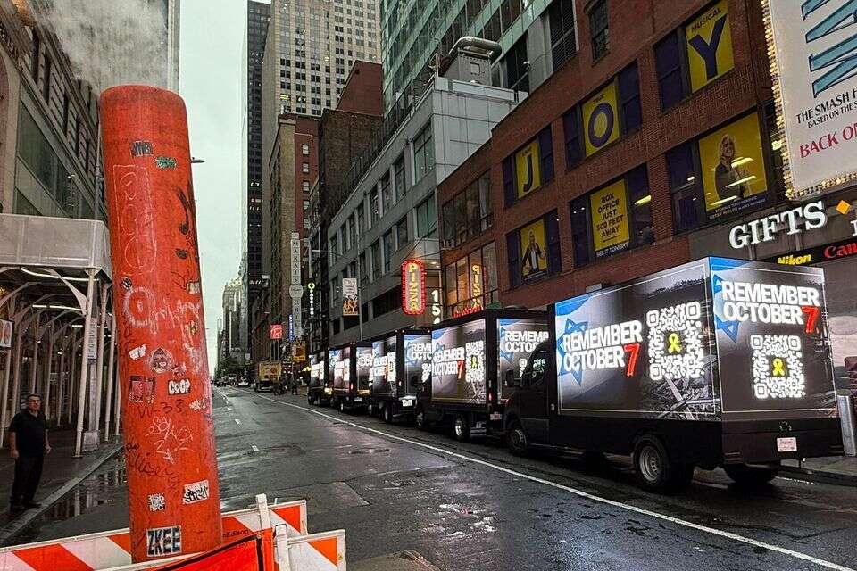 קמפיין ההסברה בניו יורק שיציג את זוועות החמאס , ללא