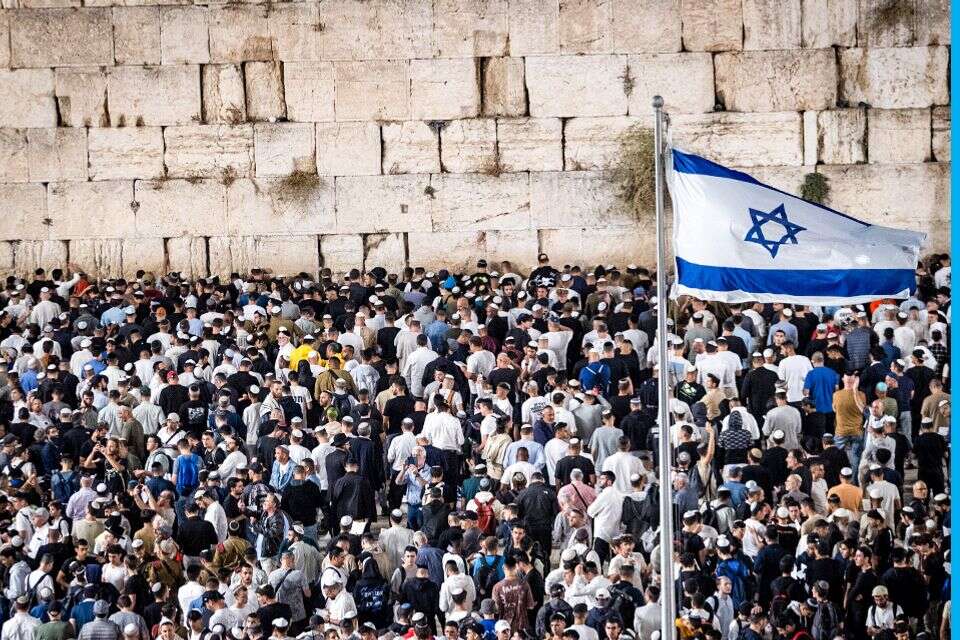 חשוב להכות על חטא, בעיקר אם מדובר בחטא של מישהו אחר. סליחות בכותל , אורן בן חקון