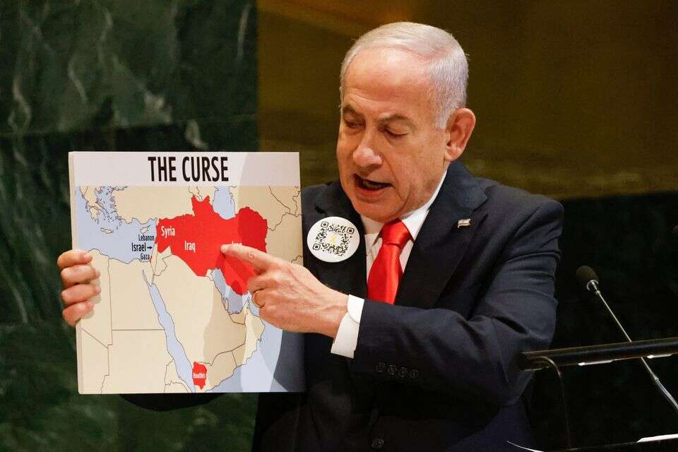 נתניהו מחזיק את "מפת הקללה" באו"ם , AP