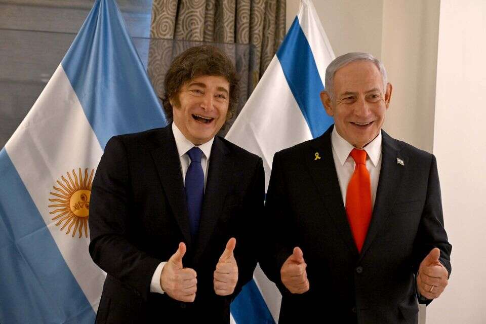 חאבייר מיליי מחבק את נתניהו - אבל העם בארגנטינה חושב אחרת