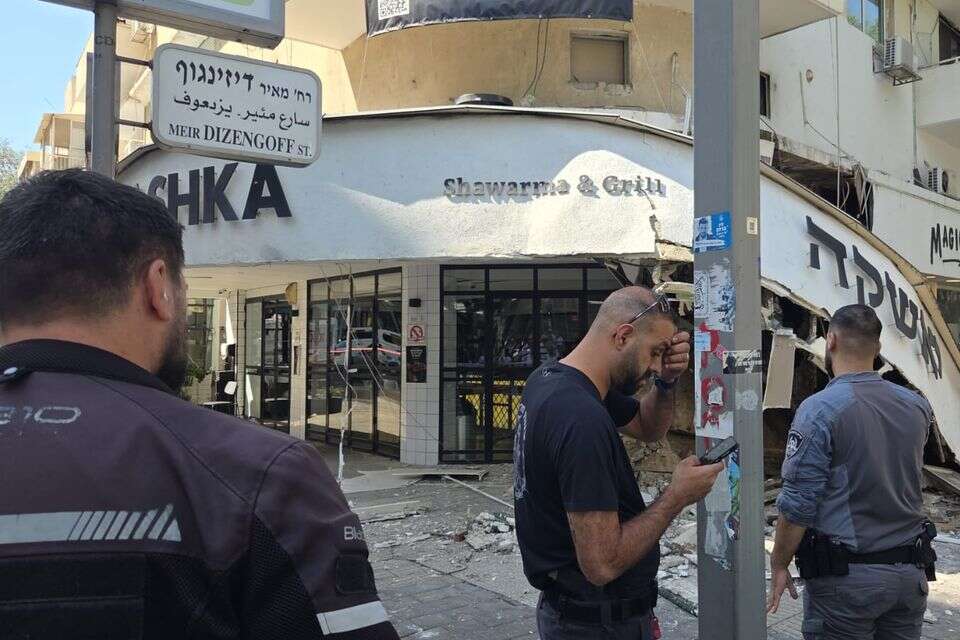 המסעדה שנפגעה , ללא