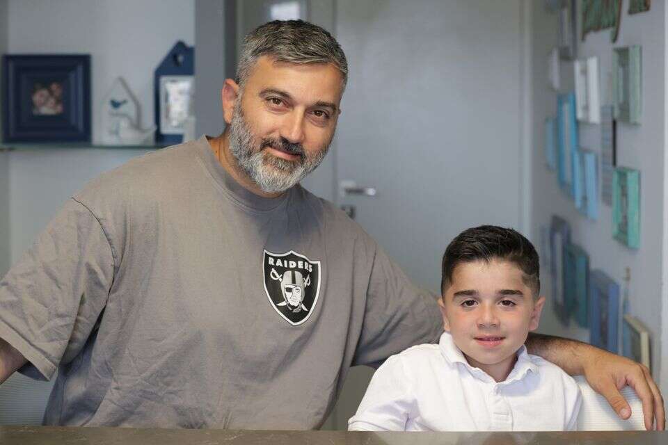 גדי רוז ובנו מיתר , ללא