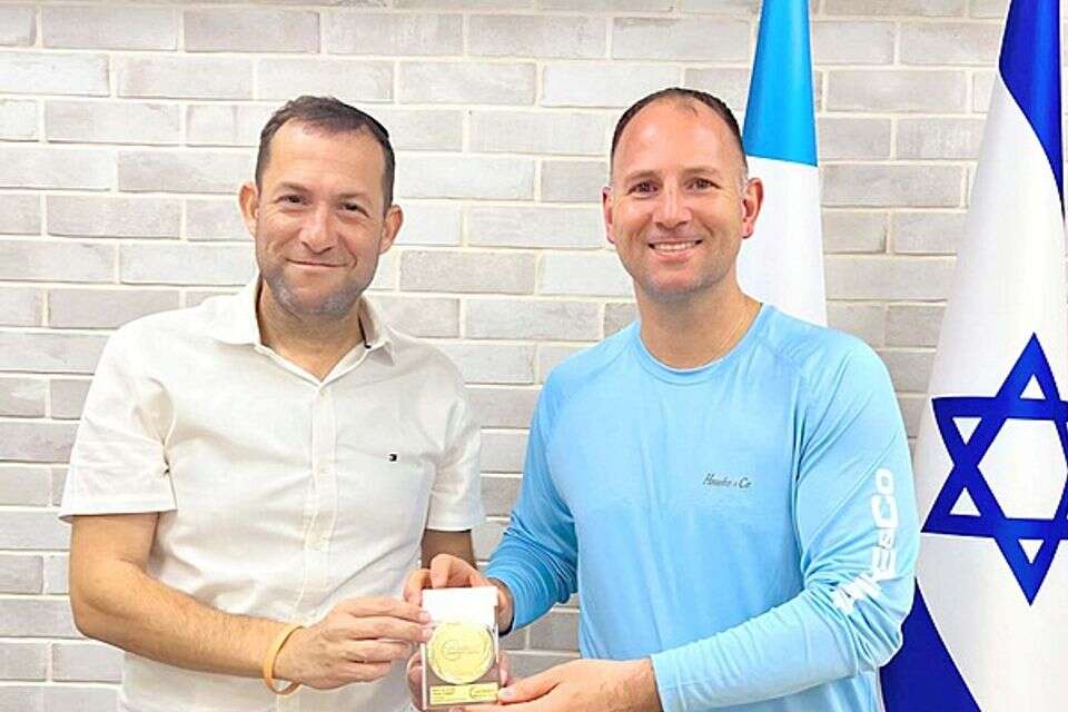 טראמנט עם דגן, בביקורו בישראל. "כבוד לאמת" , מועצת שומרון