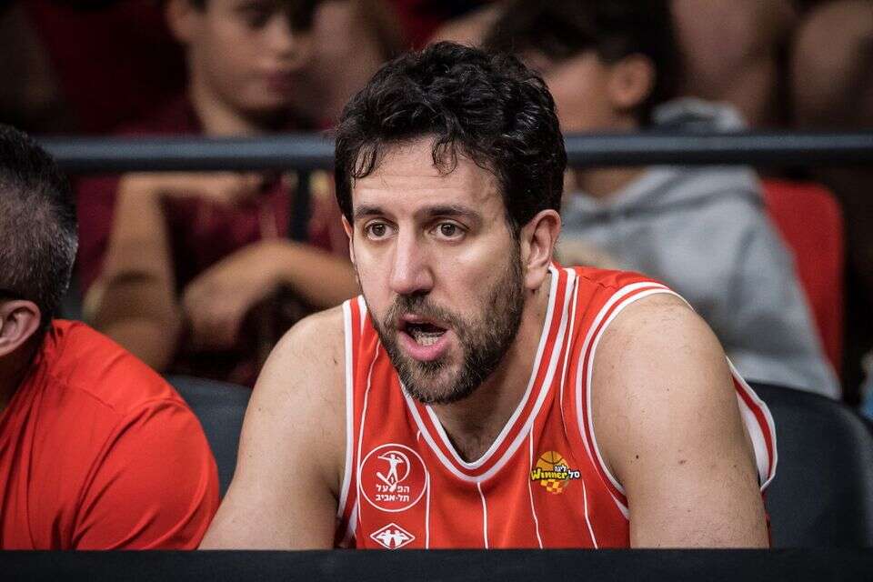 וסיליה מיציץ' , עודד קרני