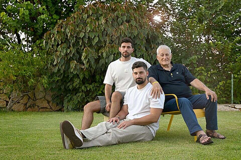 "היו לילות שכל מכונית שנעצרה בסמוך הלב נפל, וכשהם השתחררו היתה הקלה". בני, עמרי ונרי , אפרת אשל