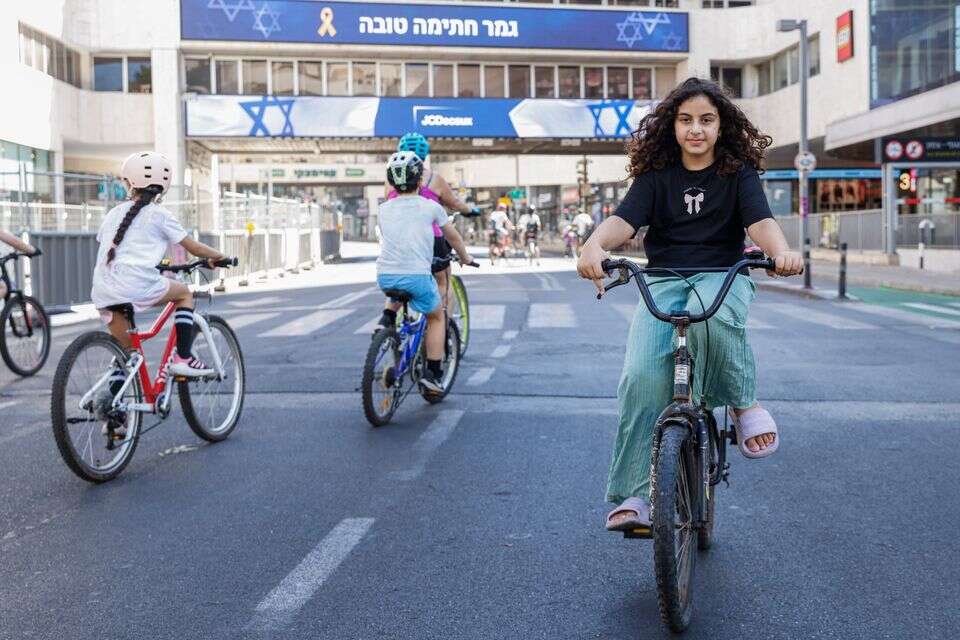 רוכבי אופניים ביום הכיפורים תשפ"ו בתל אביב , יהושע יוסף