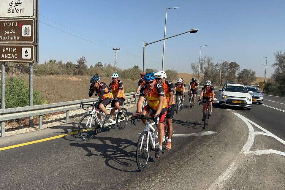 מאות רוכבי אופניים במסע מיוחד בנתיבי המוות משדרות לקיבוץ בארי, לזכר 11 רוכבי האופניים שנרצחו ב-7.10 , איה מידן בכר