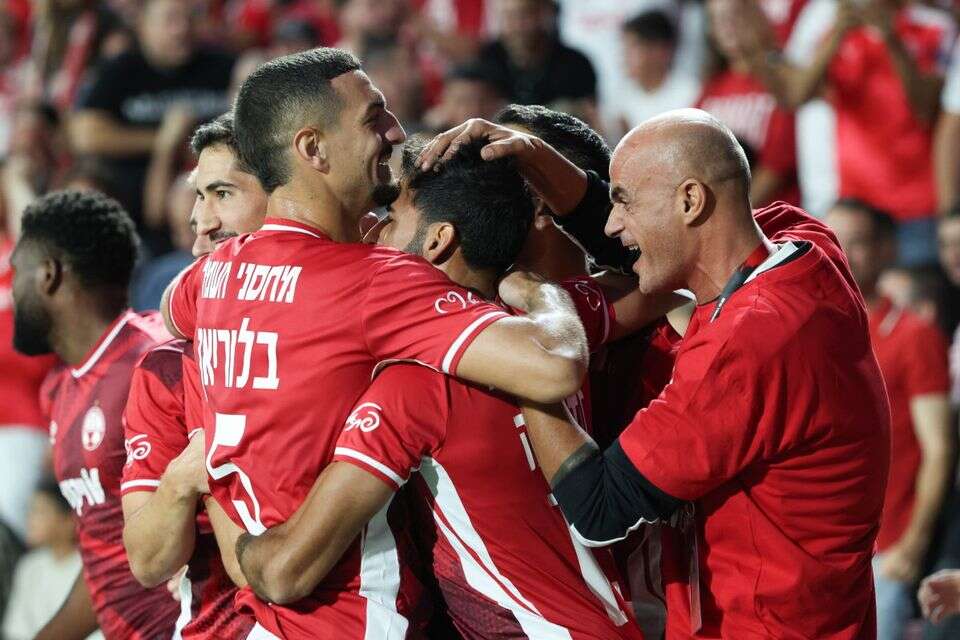 שחקני הפועל באר שבע חוגגים , דני מרון