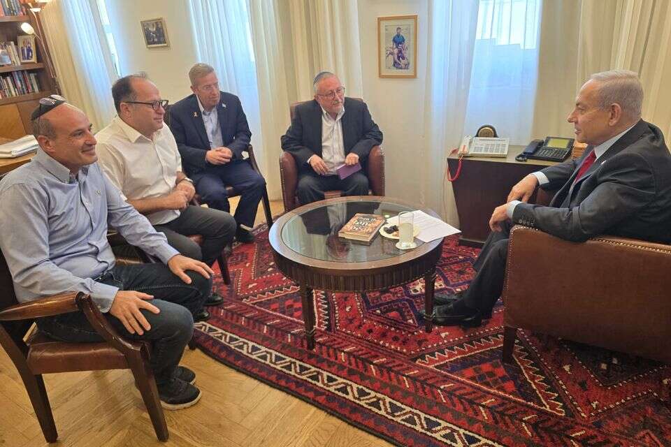נתניהו עם חברי פורום גבורה , לשכת רה"מ