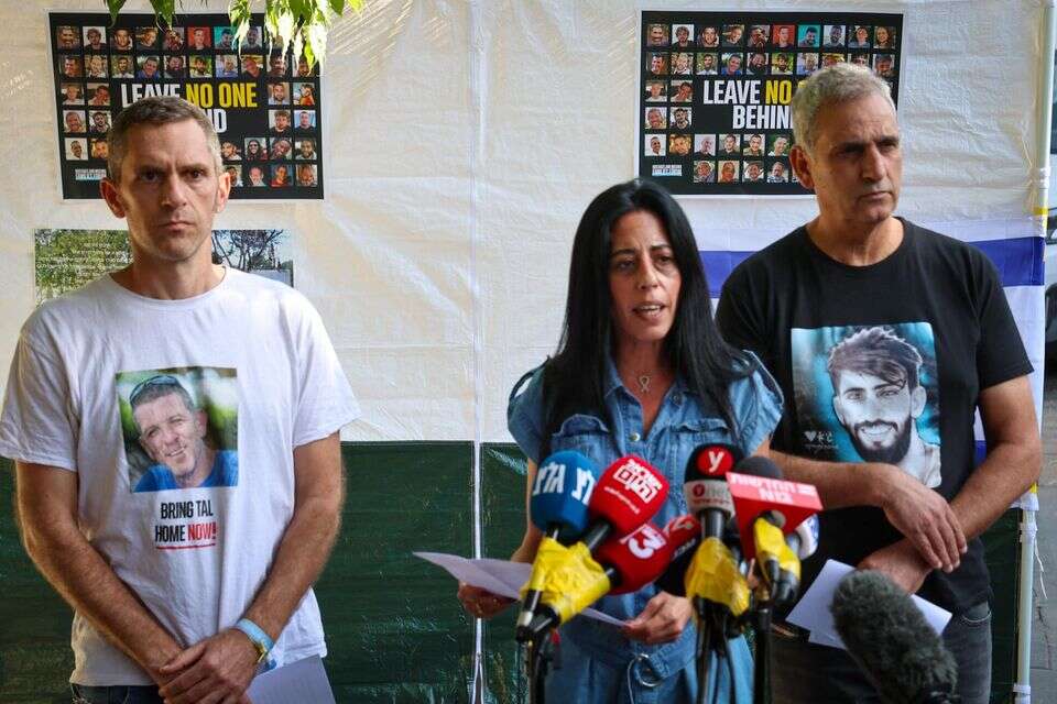 סוכת משפחות החטופים מול מעון רה"מ , אורן בן חקון
