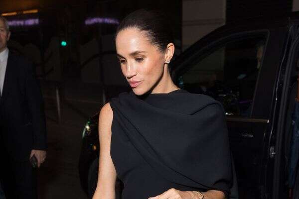 מייגן מרקל בתצוגת האופנה של בלנסיאגה בשבוע האופנה בפריז, 4 באוקטובר 2025 , Arnold Jerocki/Getty Images for Balenciaga