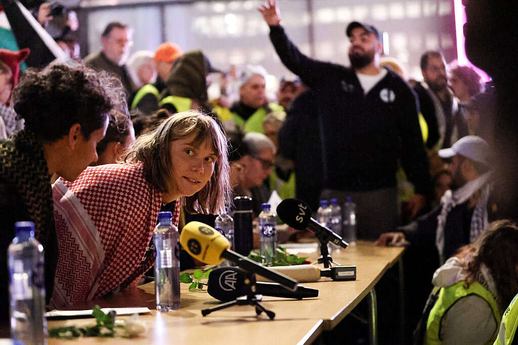 גרטה תונברג ופעילים נוספים מהמשט הפרו-פלשתיני לעזה במסיבת עיתונאים בשטוקהולם, שבדיה , רויטרס