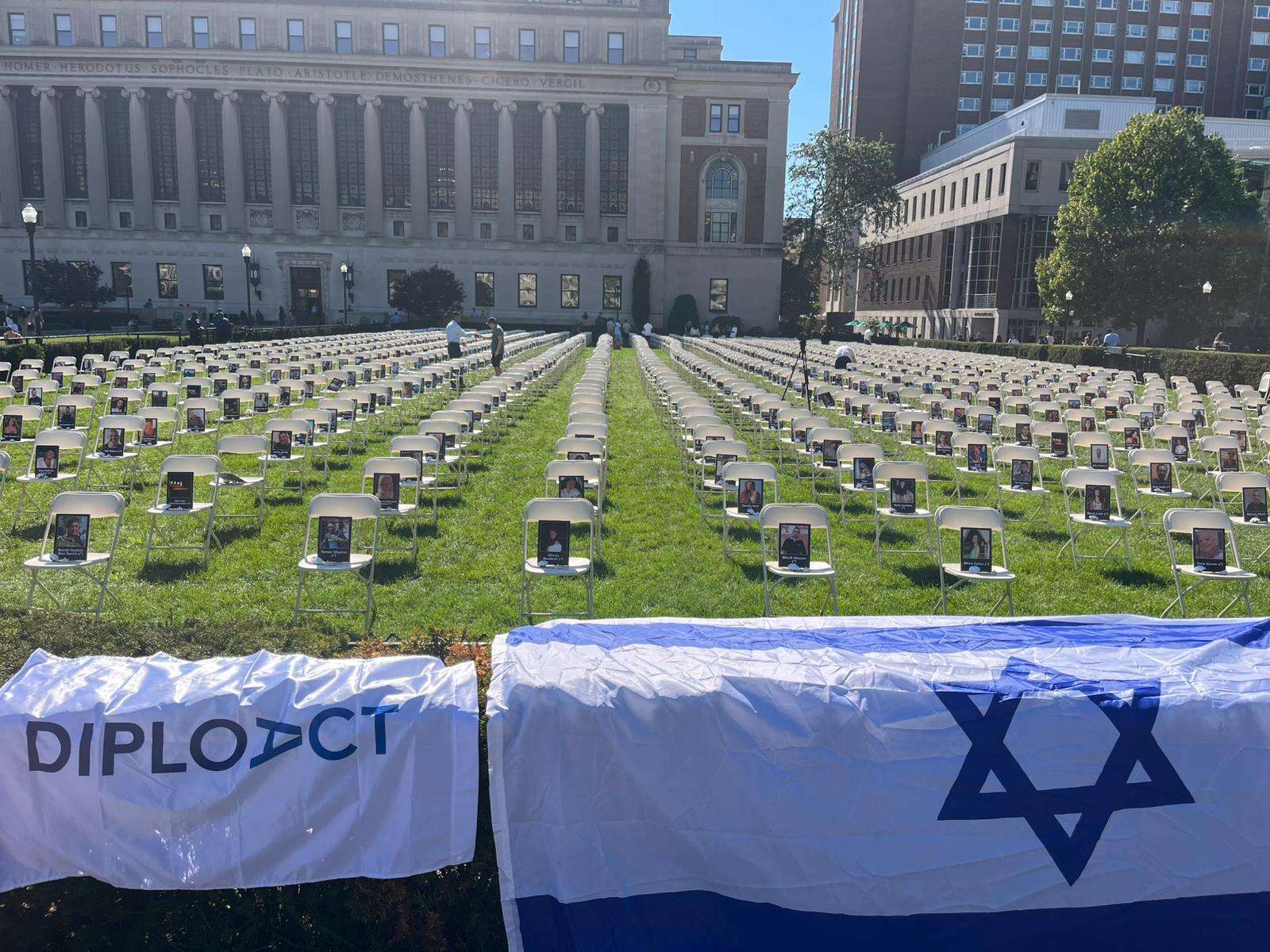 מיצג הזיכרון באוניבריסטה , ללא