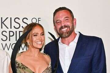 על השטיח האדום: בן אפלק וג'ניפר לופז ברגע מביך