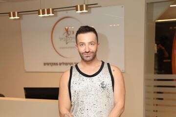 לאון שניידרובסקי רוצה בת - ומחפש אימא מתאימה