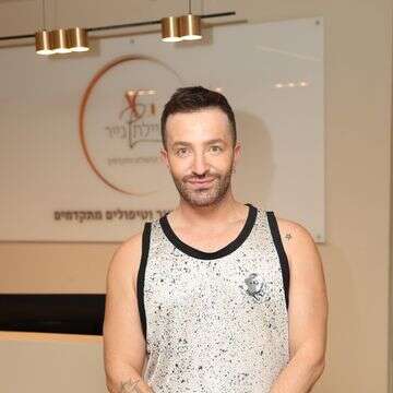 לאון שניידרובסקי רוצה בת - ומחפש אימא מתאימה