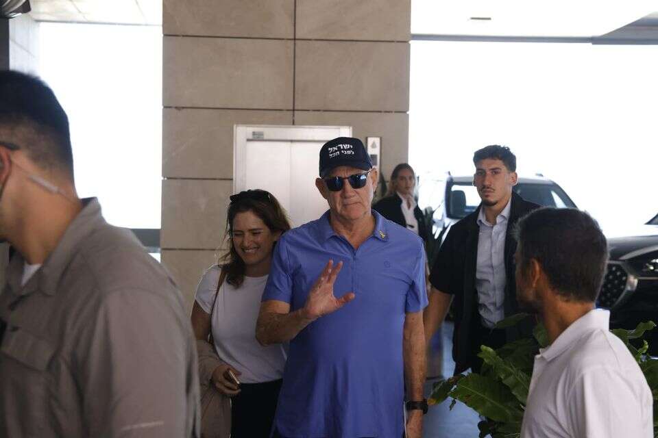 גנץ נכנס לפגישת ראשי האופוזיציה , יהושע יוסף