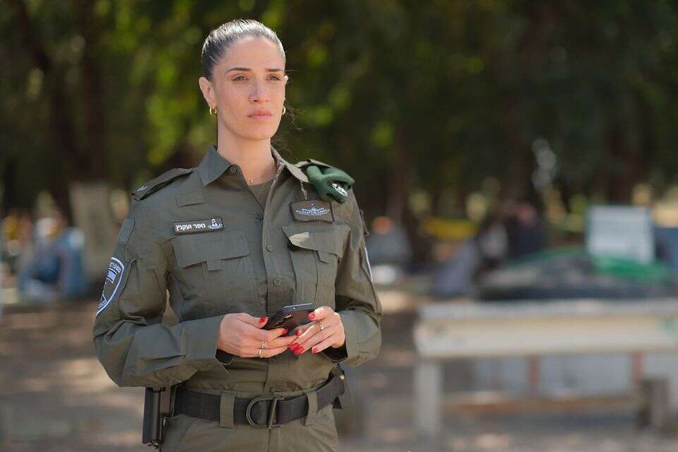 חן אמסלם על סט "אור ראשון" , רן מנדלסון