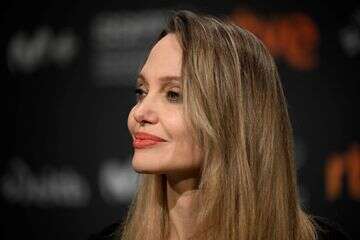 אנג'לינה ג'ולי עוזבת את ארה"ב