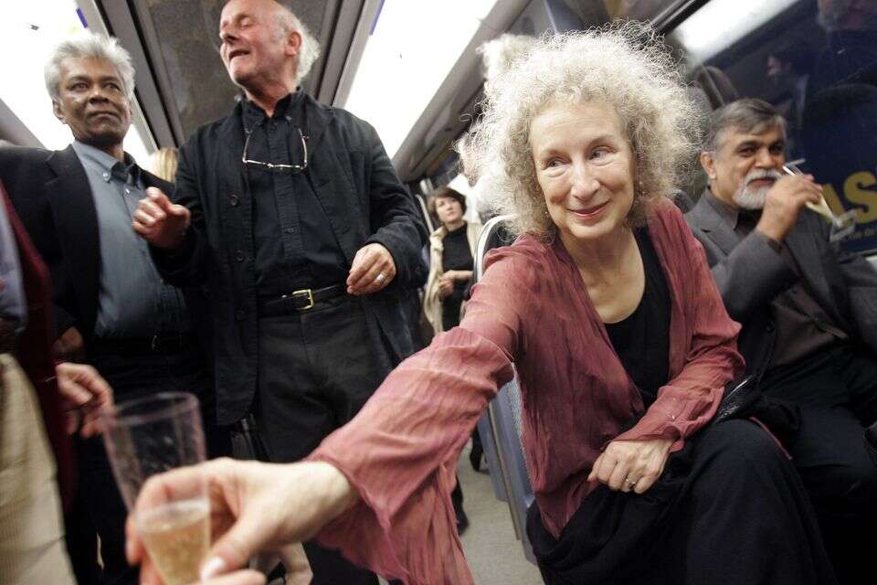 מרגרט אטווד. בכל שנה נמצאת ברשימת המועמדים לנובל. האם תזכה? , אי.פי