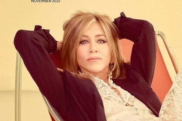 ג'ניפר אניסטון על שער גיליון נובמבר 2025 של "הארפרז בזאר" , Emma Summerton, Harper's Bazar UK