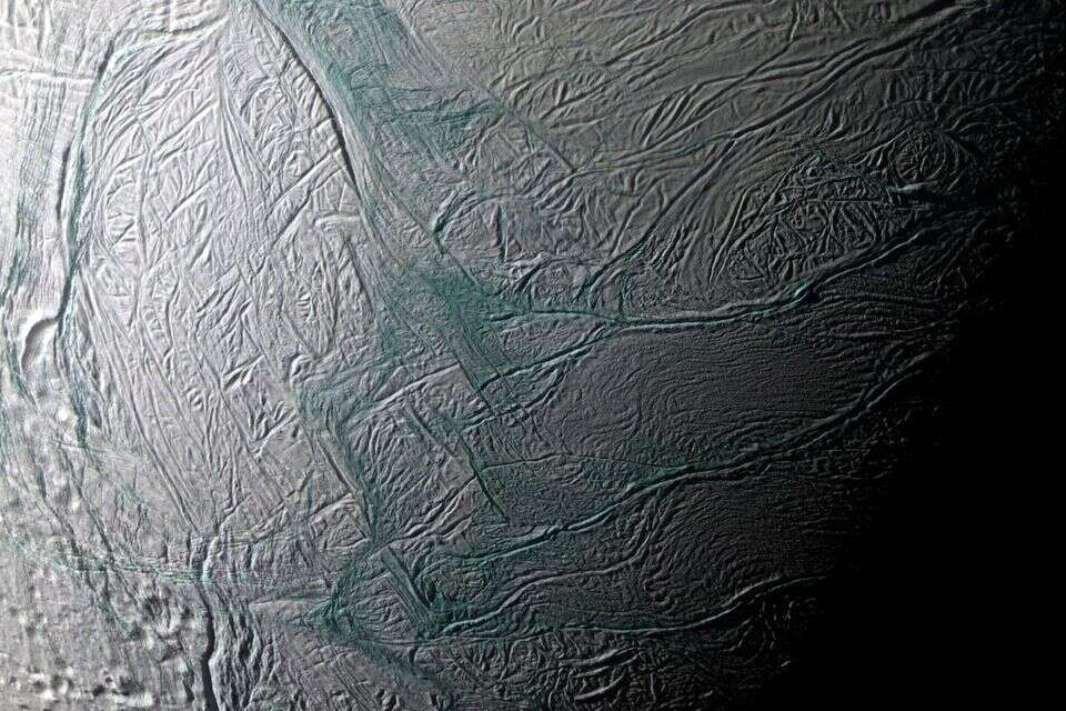 "כל המרכיבים הדרושים לקיום חיים": הממצאים החדשים מהירח של שבתאי