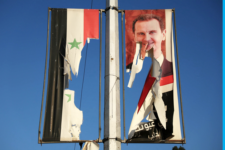 כרזה קרועה עם תמונתו של אסד , אי. אף. פי