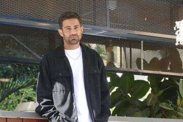 בתפקיד הרב: גיא איתן