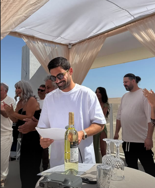 רגעי ההכנות לטקס. גיא איתן מחתן זוג חברים , אינסטגרם גיא איתן