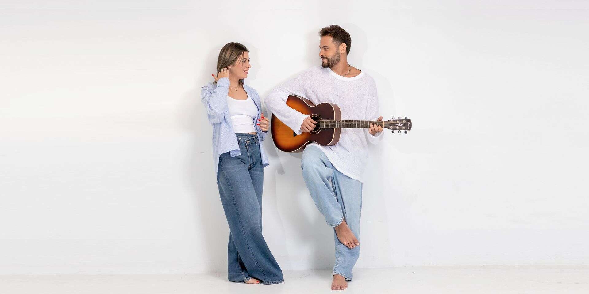 חיבור משמיים. רועי סנדלר ודפנה אליקים , אריק סולטן, איפור ועיצוב שיער: ורד בדוסה רוטרו, סטיילינג: בן זייגר. בגדים - ZARA, הפקה: אורטל כהן