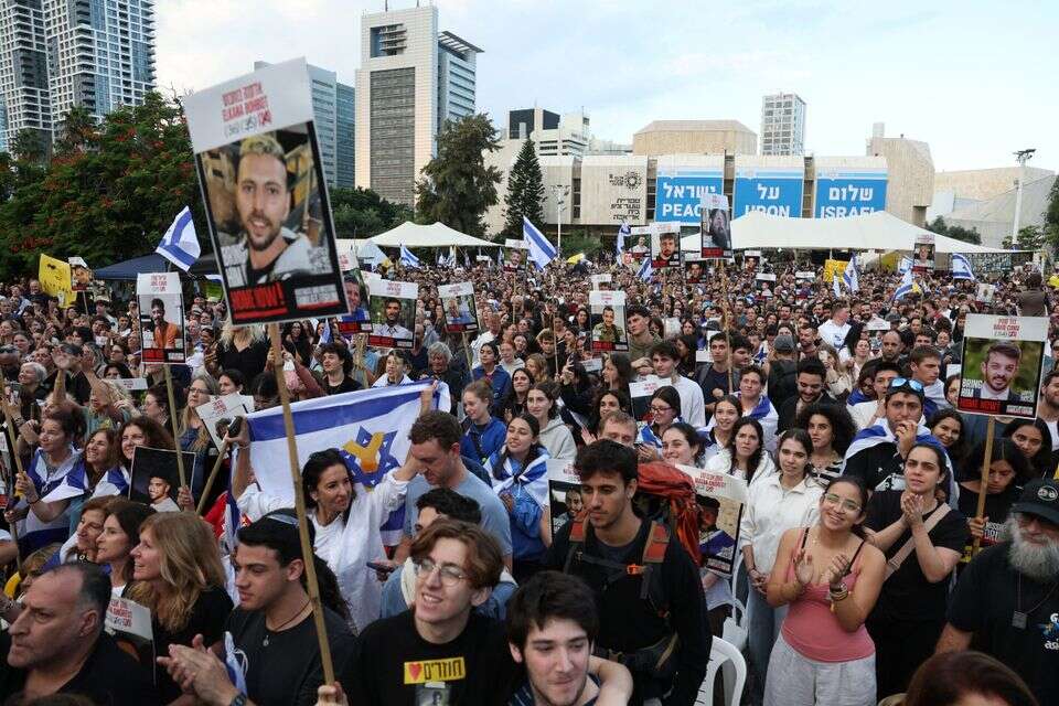 כיכר החטופים , רויטרס